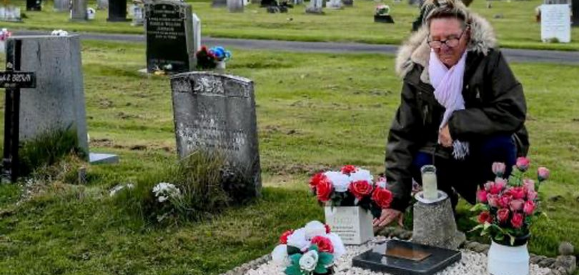 Жінка 43 роки ходила на могилу батька, поки не дізналась про велику помилку