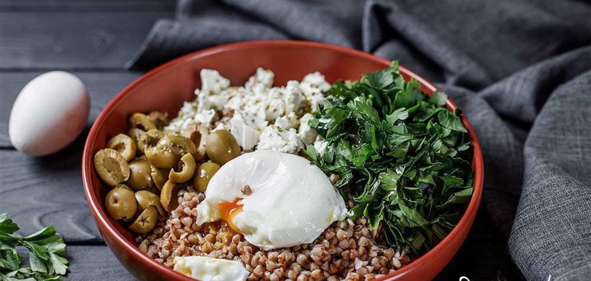 Рецепт гречки з яйцем та оливками