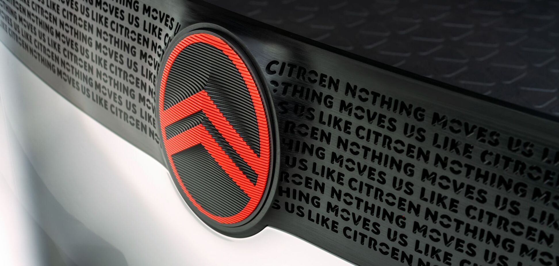 Citroen показав нові логотип та тизери концепту