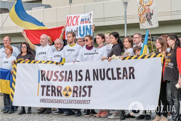 'Покрытые ядерным пеплом': в Вене участники акции против членства России в МАГАТЭ устроили жуткий перформанс. Фото