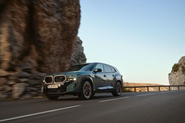 BMW представила самый мощный гибридный SUV