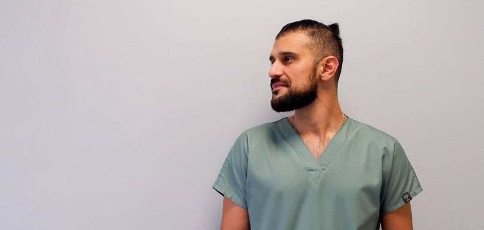 'Поранених ми оперуємо безоплатно': пластичний хірург з Одеси розповів свою історію музею 'Голоси Мирних'