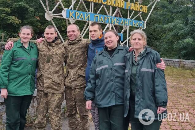 Украина вернула шесть человек в рамках нового обмена пленными: в их числе защитники Мариуполя. Фото и видео