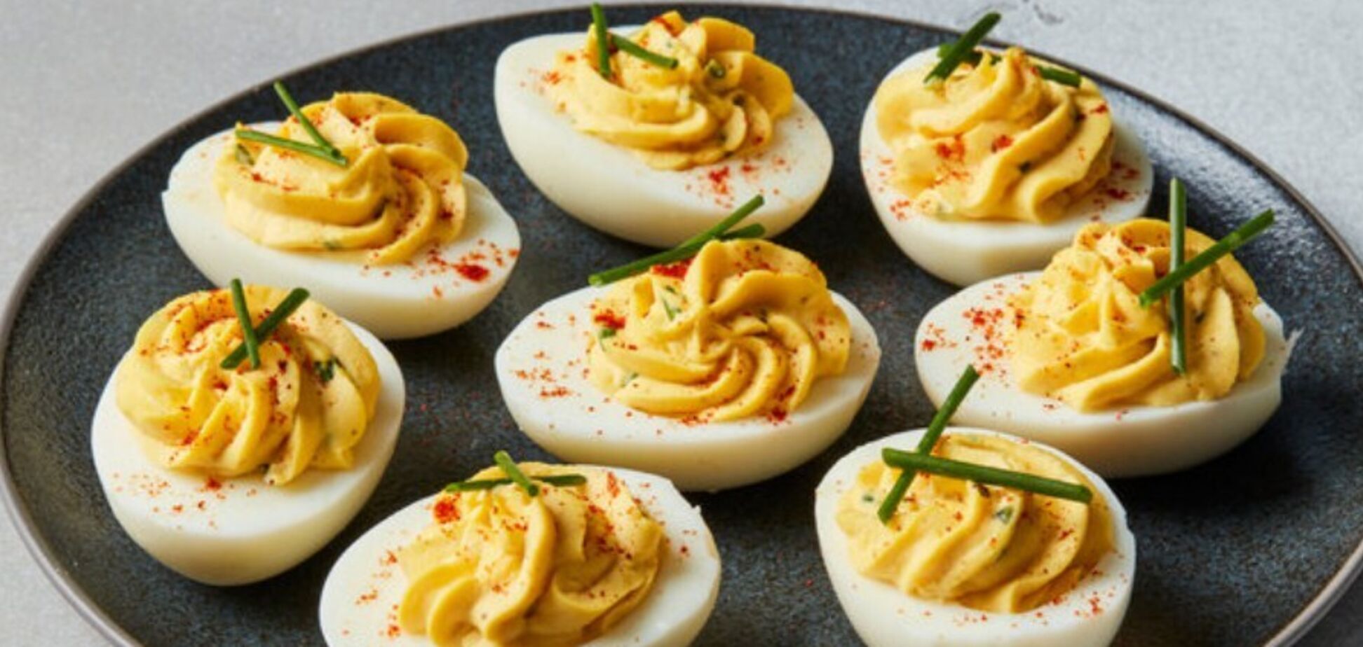 Фаршировані яйця по-новому: ідея оригінальної та смачної начинки