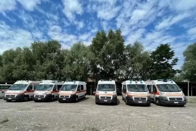 Фонд Новинского и УПЦ передали 101 машину скорой помощи общинам Украины