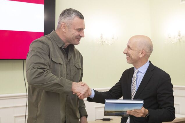 Обсудили ситуацию в Украине, – Кличко встретился с Федеральным министром труда и экономики Австрии