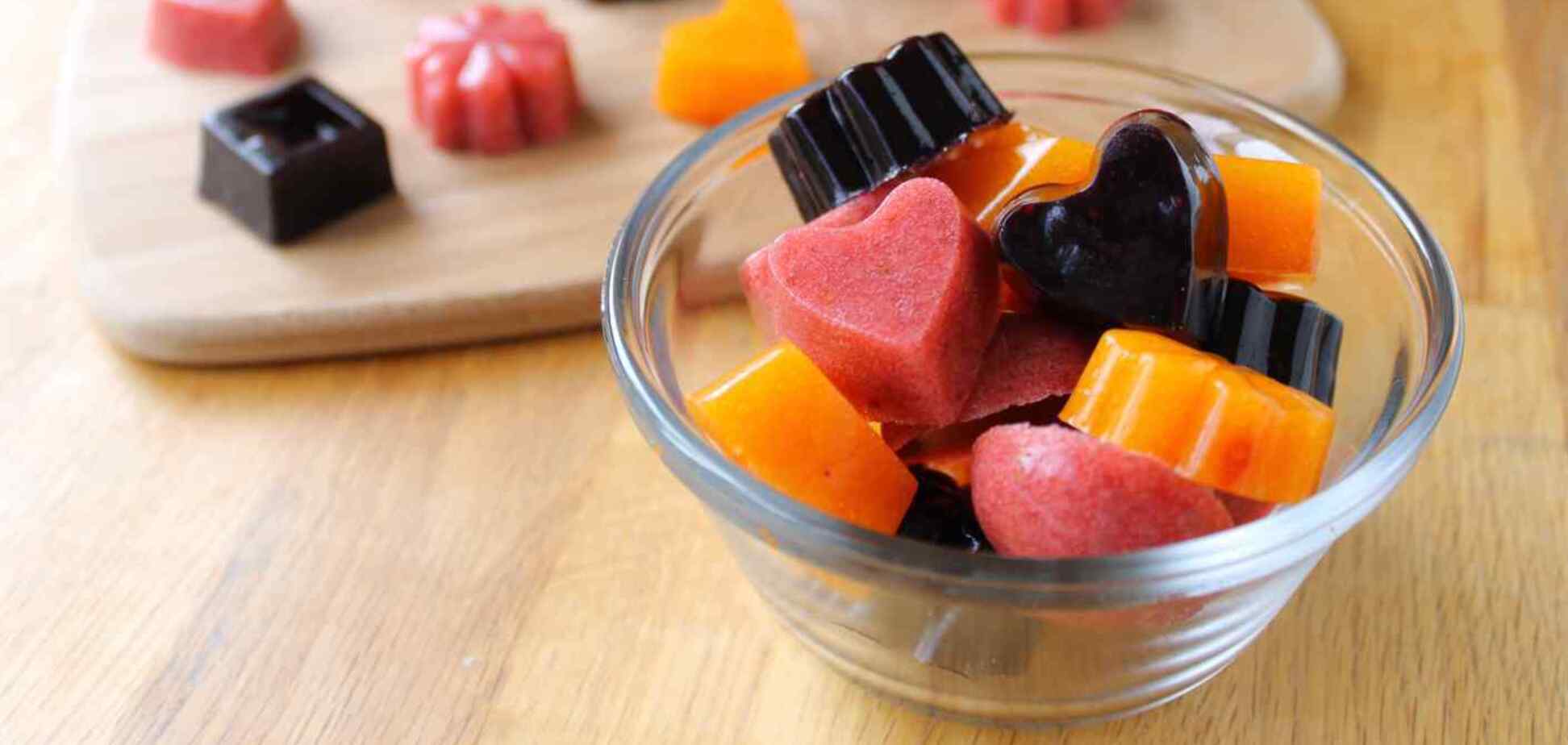 Полезные фруктовые конфеты для детей: понадобится всего 4 ингредиента