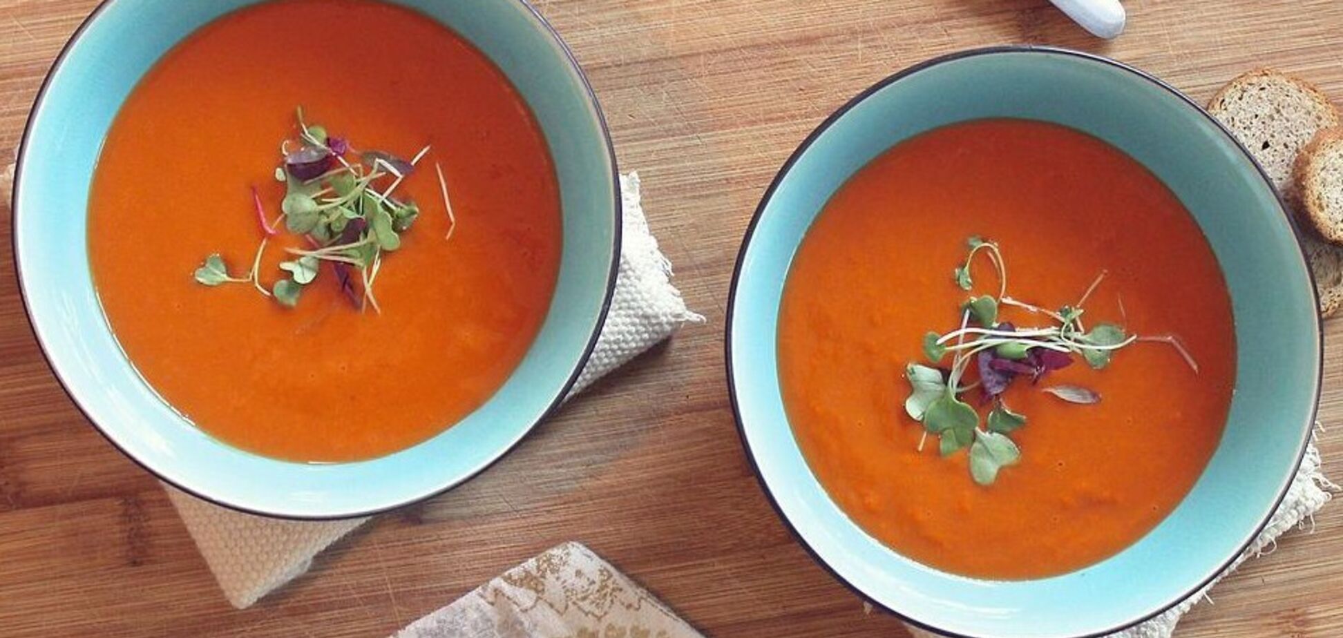 Коли салат набрид: як приготувати крем-суп із запечених томатів та перців