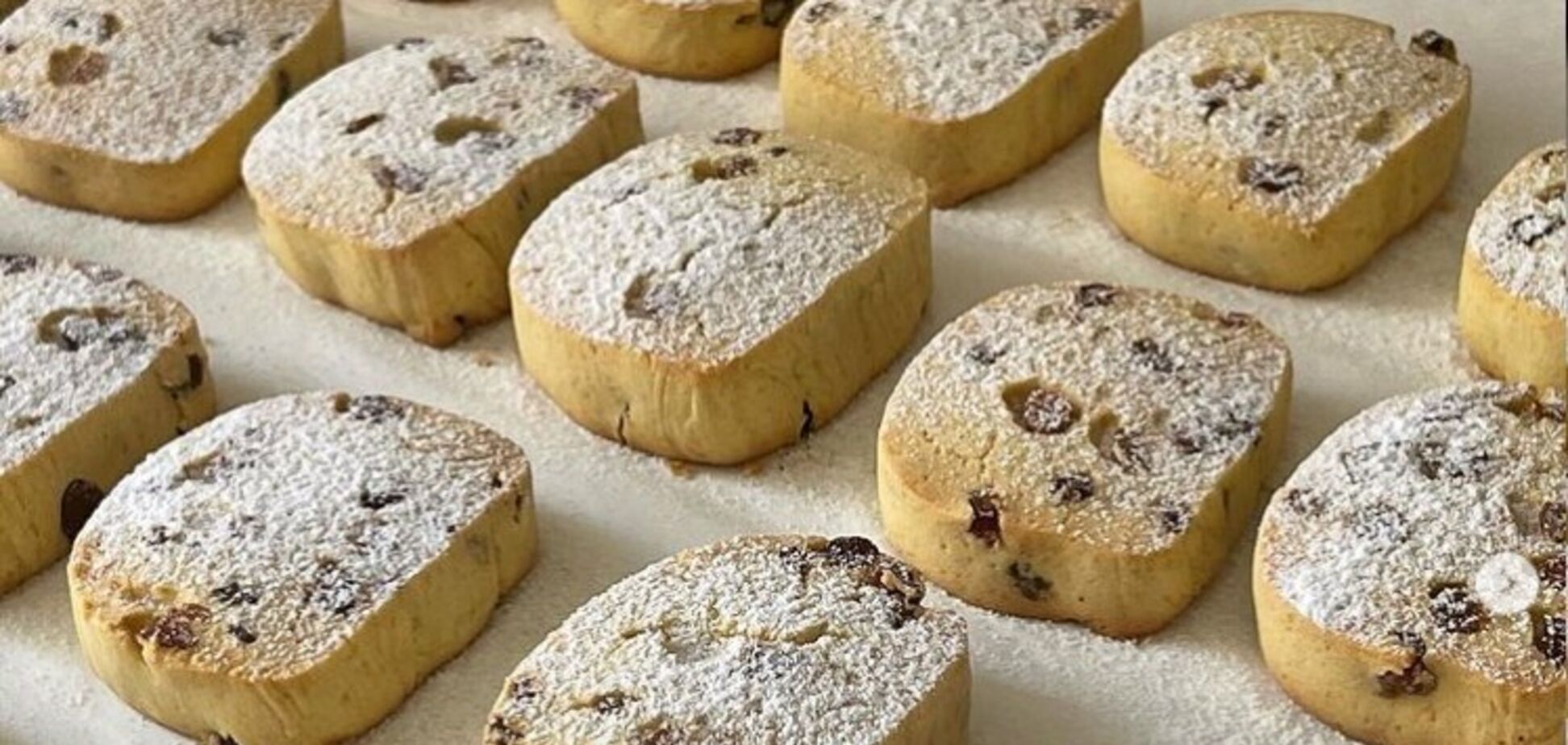 Пісочне печиво 'Поліно' з родзинками: випічка просто тане у роті