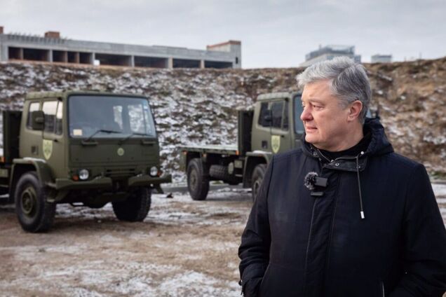 Встретят врага огнем: Порошенко рассказал, как переоборудованные DAFы будут защищать от 'шахедов' и от наступления из Беларуси