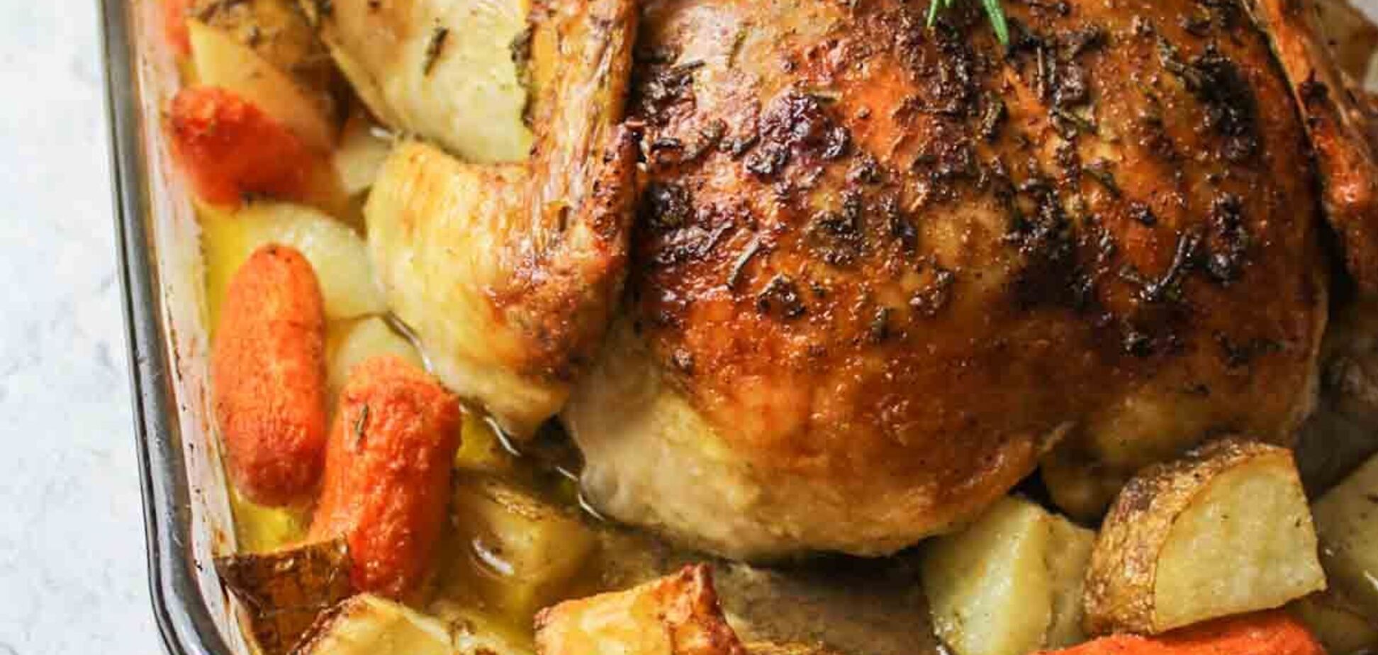 Как вкусно запечь курицу с картофелем, чтобы блюдо получилось сочным: делимся технологией