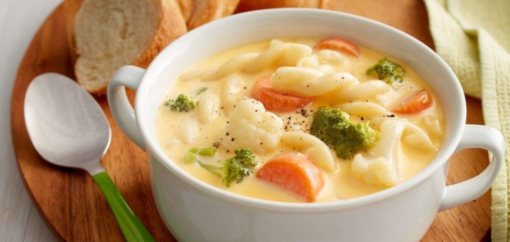 Легкий сырный суп за 30 минут: как приготовить вкусное первое блюдо