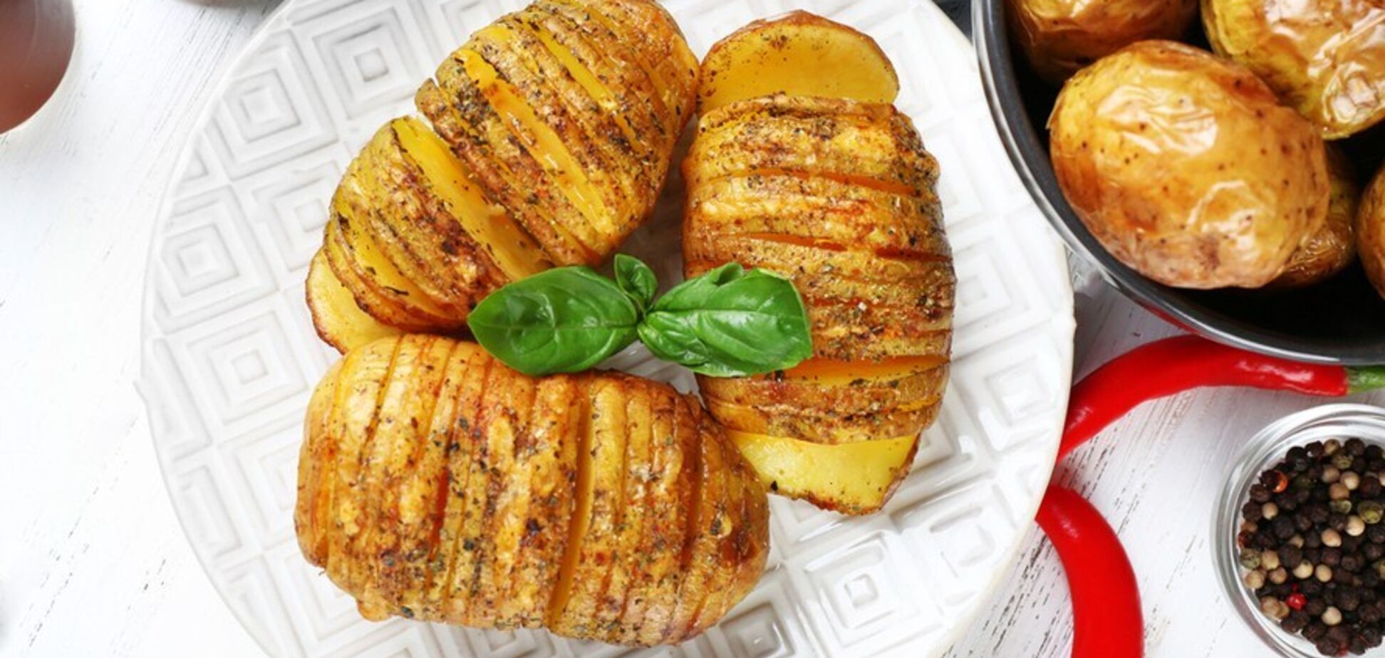 Запеченный картофель с салом: как интересно приготовить и подать блюдо