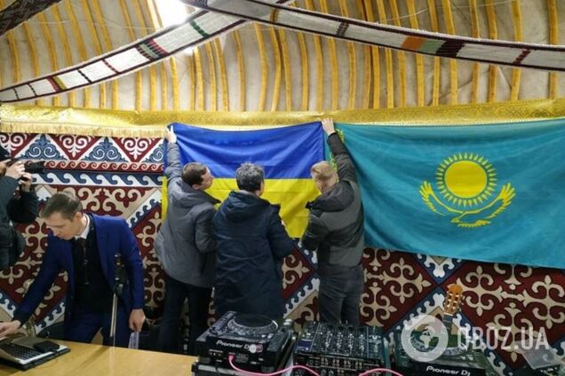 В юрте можно согреться и выпить чаю