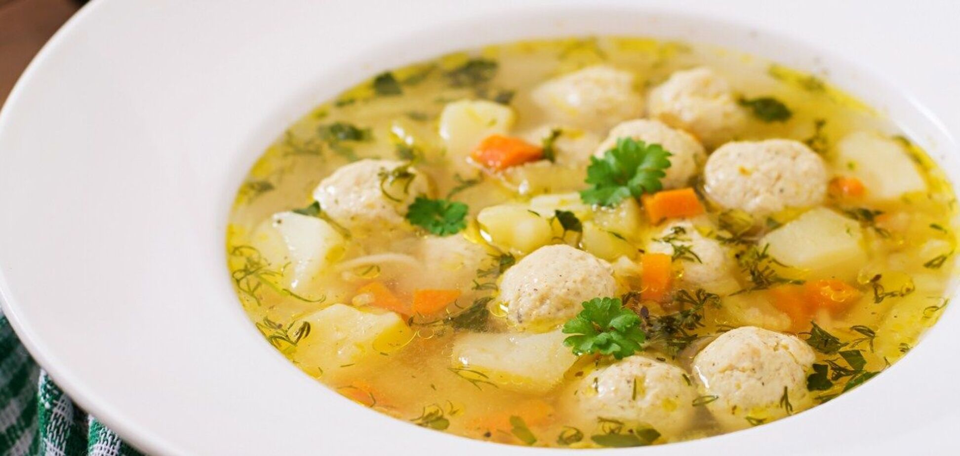 Как приготовить легкий сырный суп с фрикадельками: самый простой рецепт