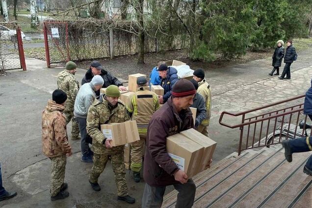 Жители Зеленодольска на Днепропетровщине получили 4 тысячи проднаборов от Фонда Ахметова