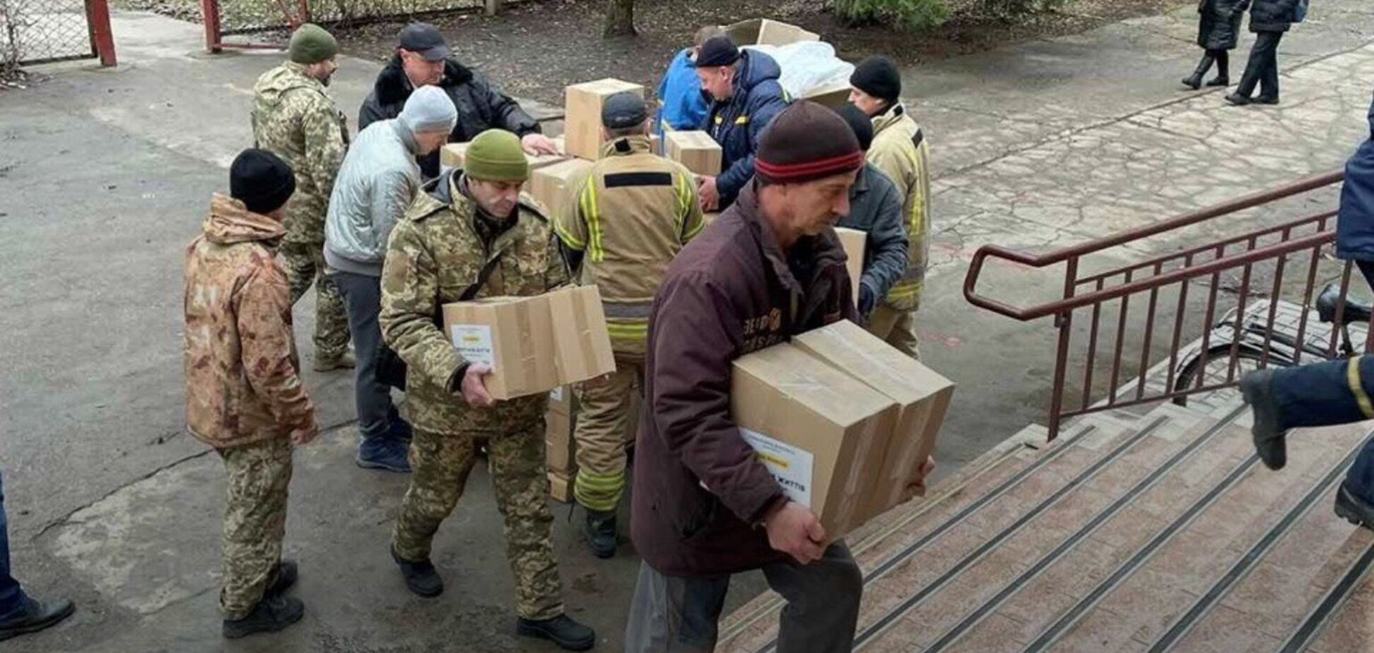 Жители Зеленодольска на Днепропетровщине получили 4 тысячи проднаборов от Фонда Ахметова
