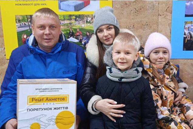 Мариупольцы в Хмельницком получили гуманитарную помощь от Фонда Ахметова