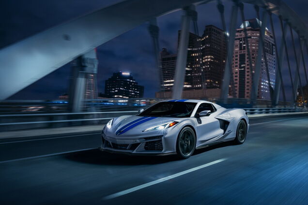 Chevrolet представив перший гібридний повнопривідний Corvette