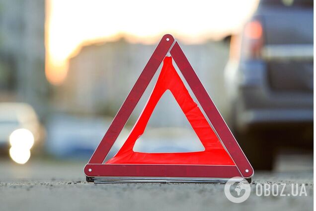 На цій ділянці дороги тимчасово перекривали рух авто