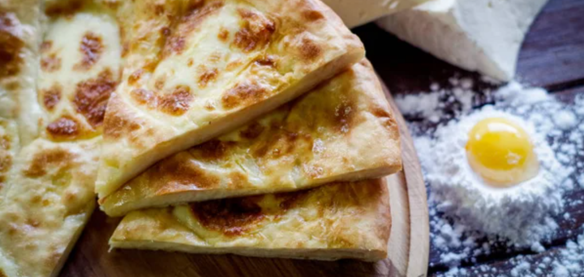 Ленивое хачапури с сыром за 15 минут: готовится без замеса теста