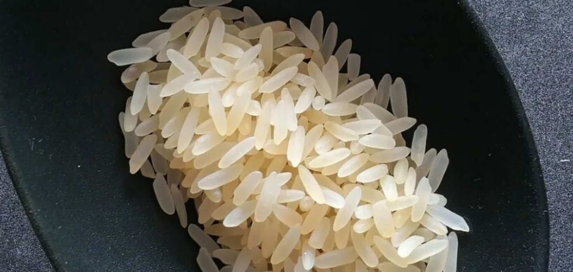 Почему нельзя бросать рис в холодную или теплую воду: вы испортите блюдо