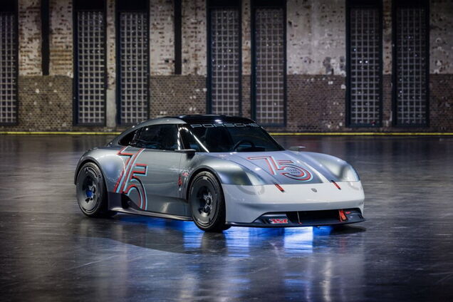 Porsche отмечает 75-летие первого спорткара концептом Vision 357