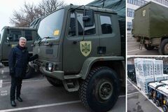 У найгарячіші точки на сході: Порошенко з волонтерами везуть цінний вантаж для ЗСУ. Фото та відео