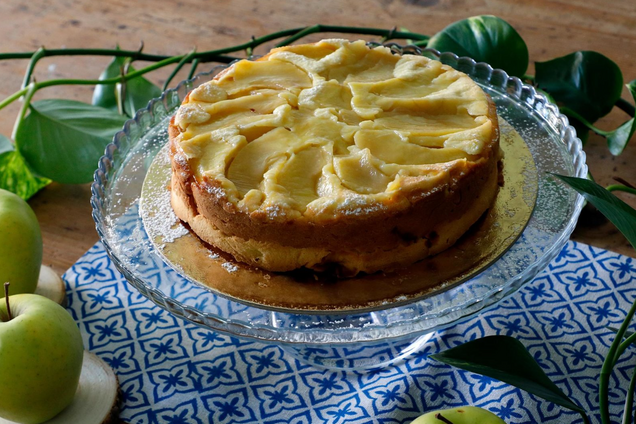 Домашний пирог с яблоками и орехами – рецепт простой выпечки | FoodOboz