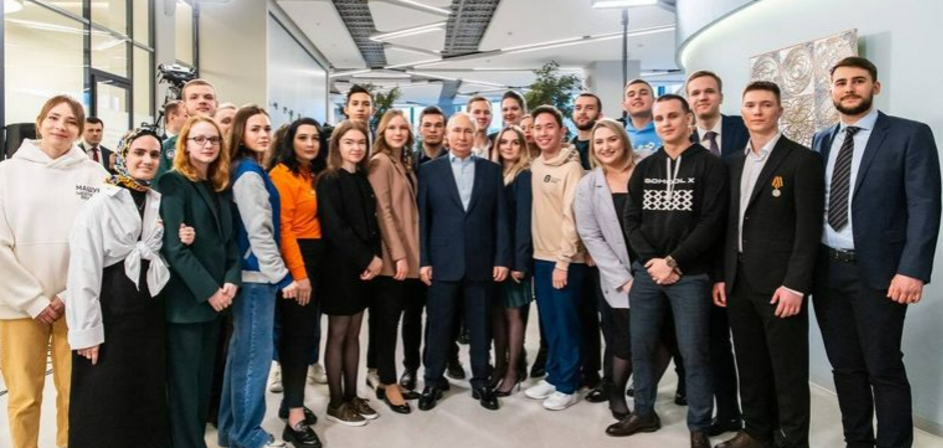 Путин опять опозорился с туфлями на каблуке. Фото