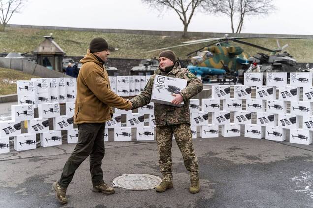 Українські бійці отримали рекордну партію дронів DJI Mavic 3 від 'Метінвесту'