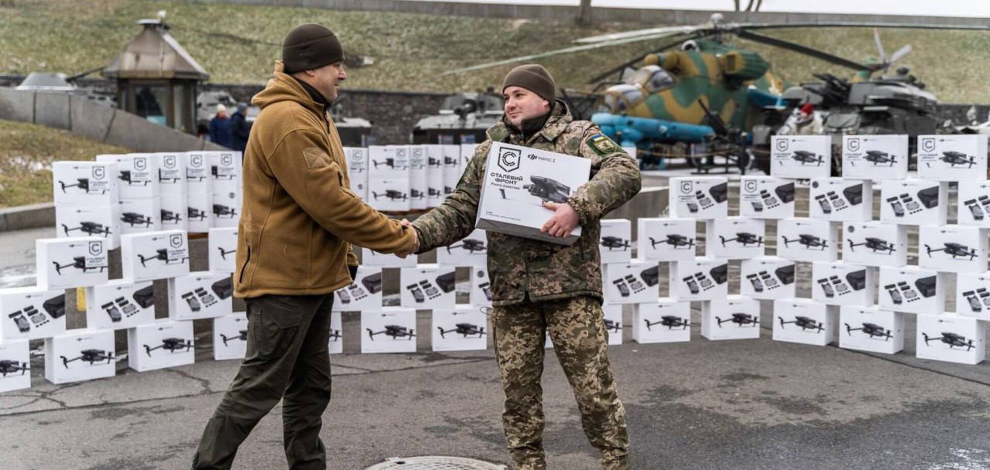 Украинские бойцы получили рекордную партию дронов DJI Mavic 3 от 'Метинвеста'