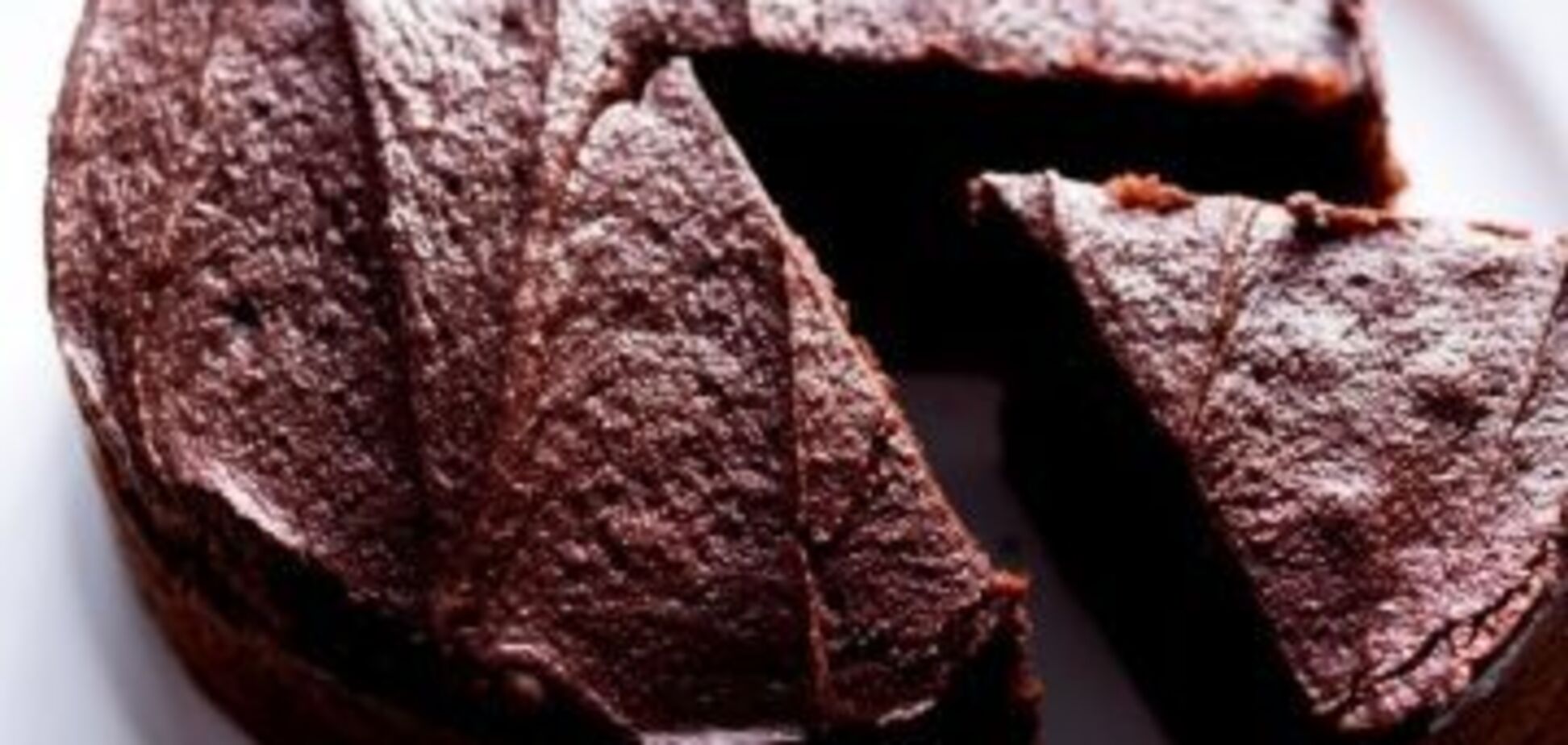 Элементарный шоколадный пирог из пяти ингредиентов: как сделать хрустящую корочку