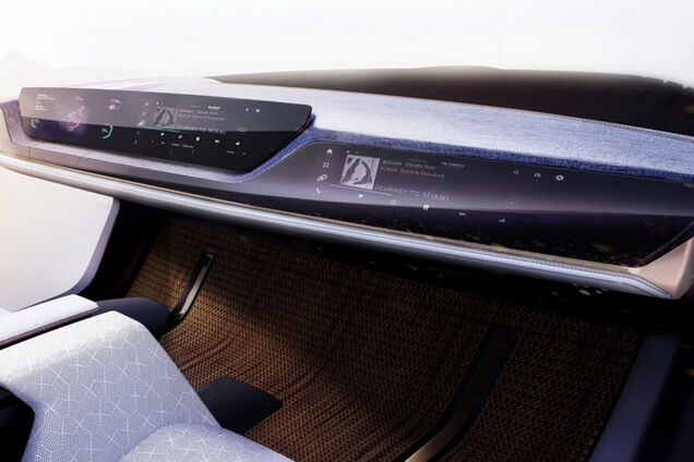 Chrysler показав панель приладів діагоналлю 37,2 дюйма