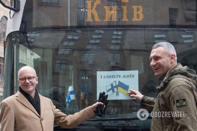 Київ отримав пасажирські автобуси та гумдопомогу від фінського міста Тампере