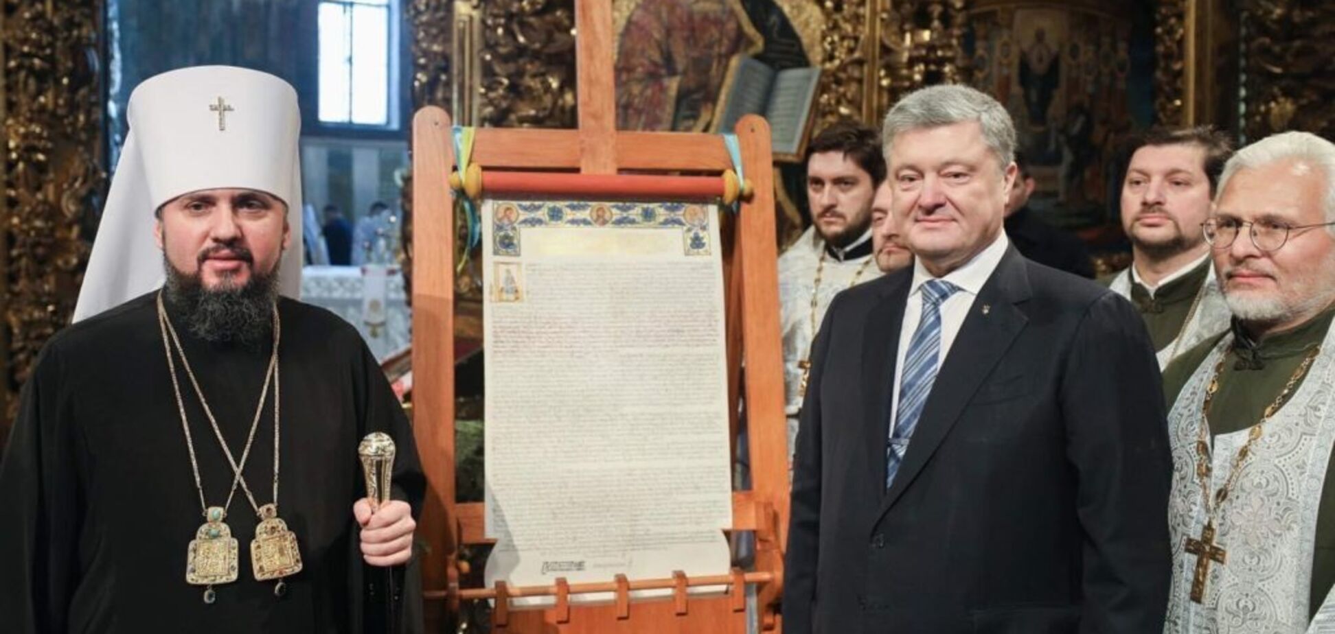 'Українська молитва лунає в Лаврі, все стає на свої місця': Порошенко привітав українців з Різдвом