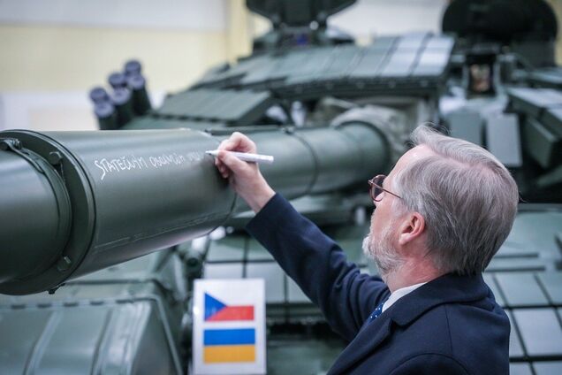 Чехия передаст Украине новую партию танков Т-72, — президент Фиала