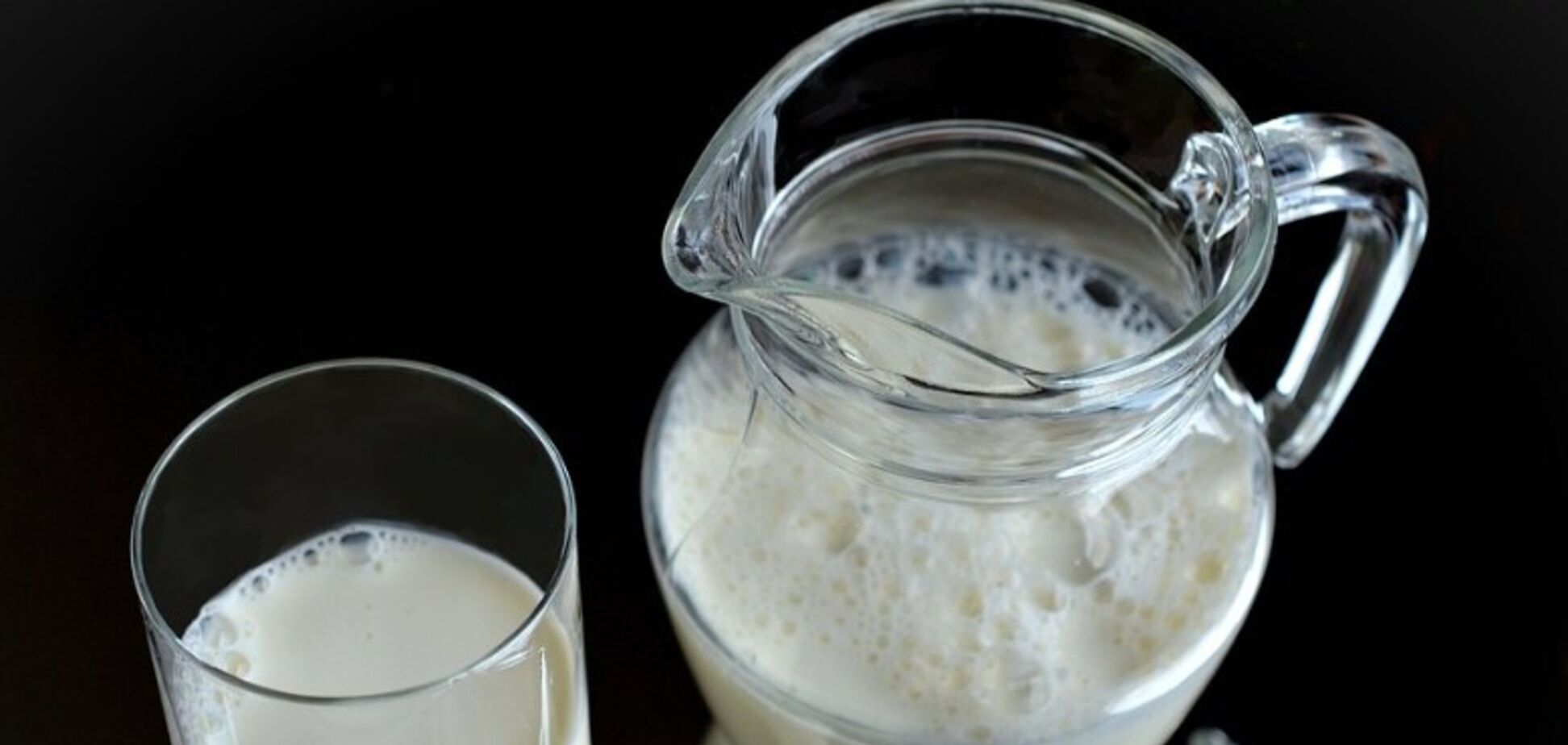 Не скисатиме 10 днів: який інгредієнт додати, щоб молоко довше зберігалося