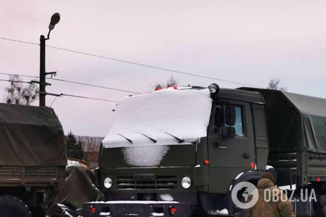 В Беларусь перебросили еще один эшелон с российской техникой и солдатами. Видео