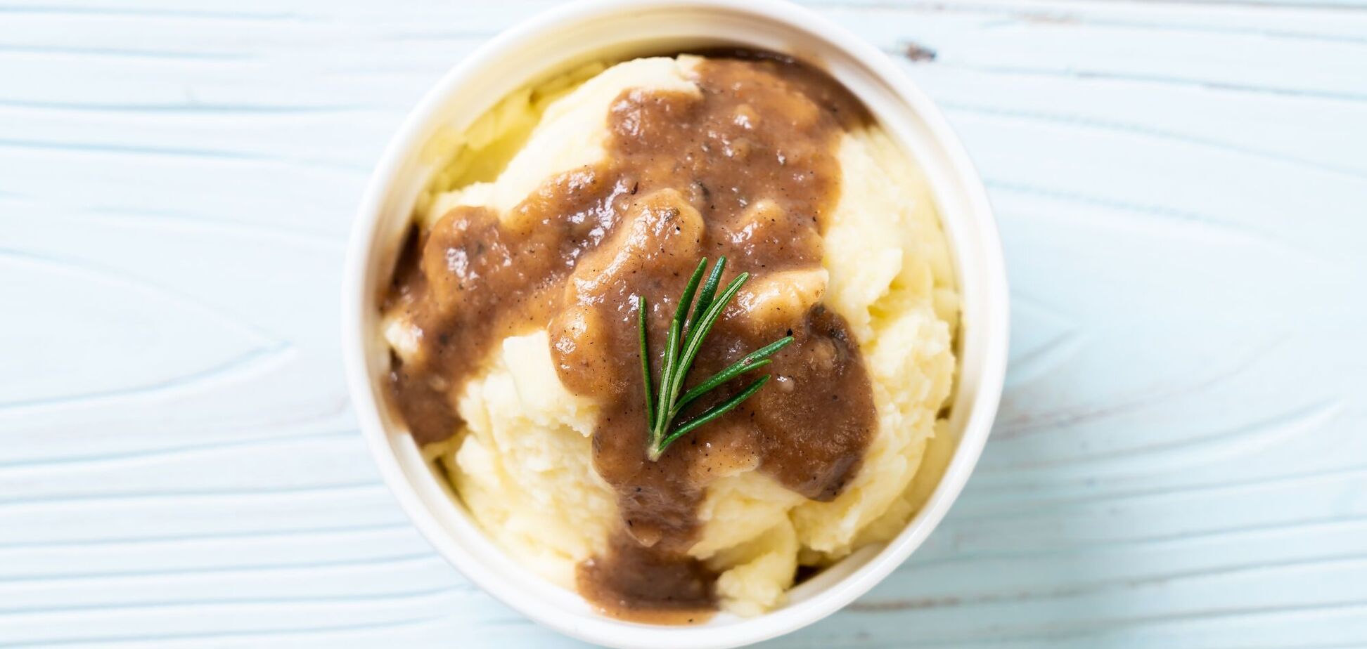 К картофелю, кашам и макаронам: рецепт самой вкусной подливки с мясом