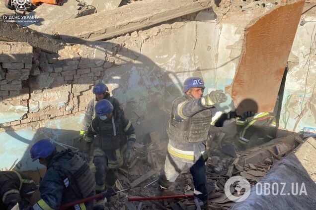 Війська РФ ударили по гімназії в Нікополі та вбили трьох людей