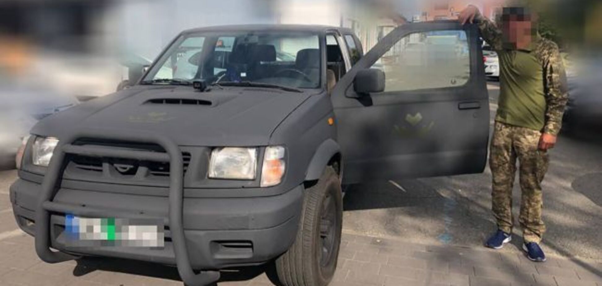 Оборонці України на півдні отримали позашляховик Nissan Navara від Favbet Foundation