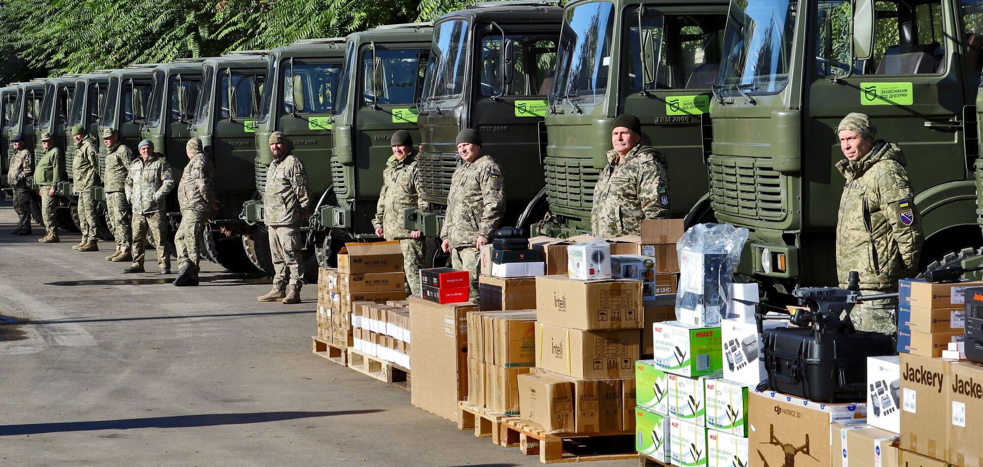'То, что крайне необходимо': Днепр передал военным следующую партию техники почти на 25 млн грн