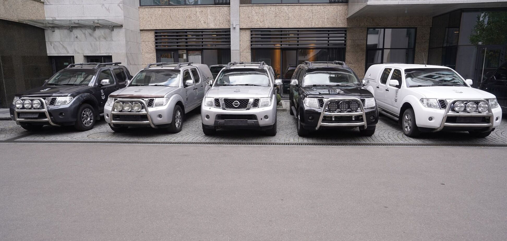 Вездеходы для 'Люти': 'Метинвест' передал на фронт авто на 3 млн грн