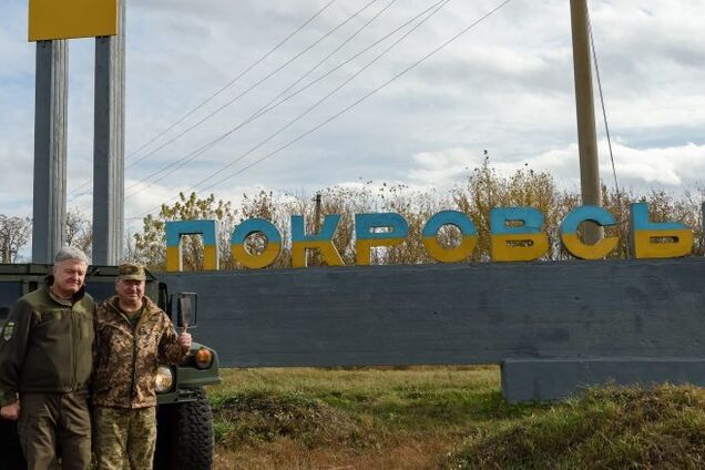 Порошенко в Донецкой области проверил на скорость ‘Хамви’ и поблагодарил бойцов за рекорд по утилизации врага