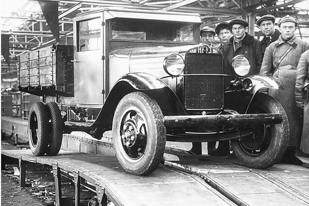 Оккупанты устроили штурм возле Авдеевки на технике 1932 года: в сети всплыло видео