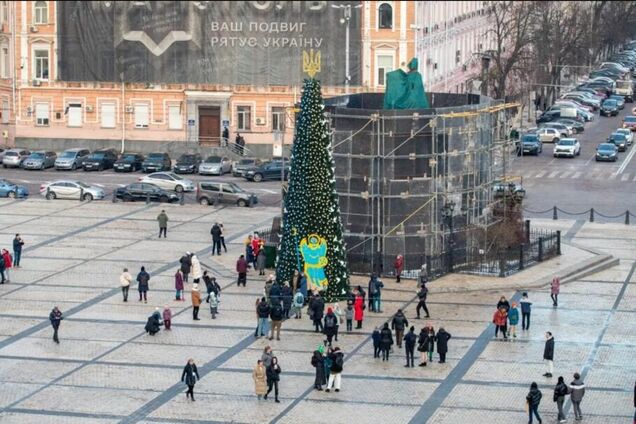 Елку установят на Софийской площади
