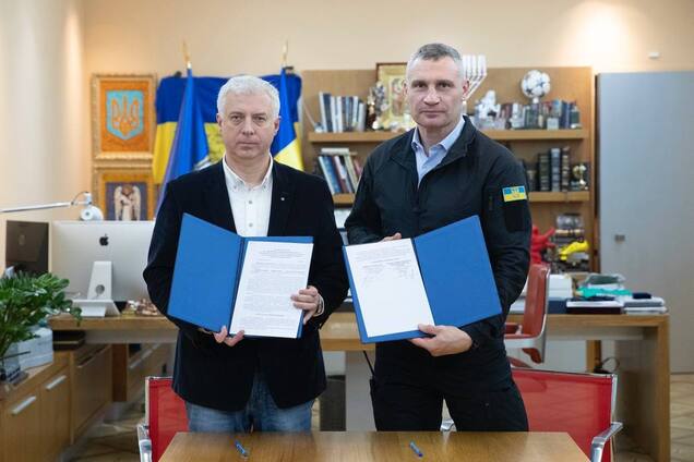 В Могилянке столичных депутатов и чиновников будут учить политики управления городом – Кличко подписал меморандум с ректором вуза