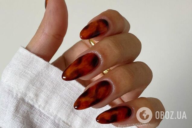 Принт черепахи і кольорова аура: топ-6 оригінальних дизайнів манікюру осені