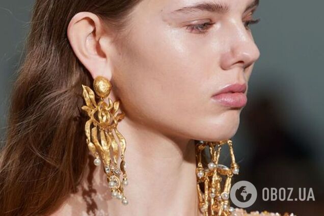Чим більше, тим краще: які прикраси будуть популярними навесні-влітку 2024 року